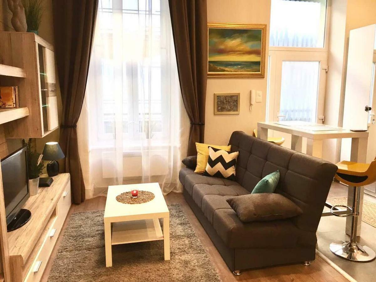 Chic & New Apartment In The Heart Of Budapest Eksteriør billede